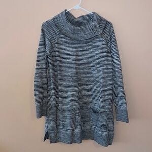 Women’s tunic length sweater